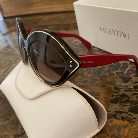 VALENTINO CAT EYE RED/BLACK WOMAN SUNGLASSES WITH CASE - Picture 16 of 16